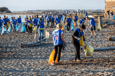 Gruppo MSD in spiaggia durante l'attività di retake