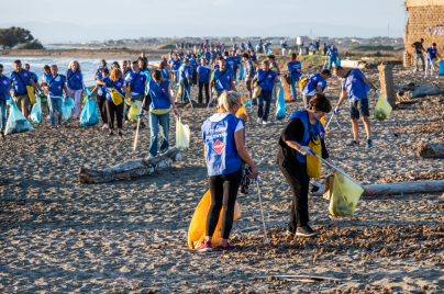 Gruppo MSD in spiaggia durante l'attività di retake