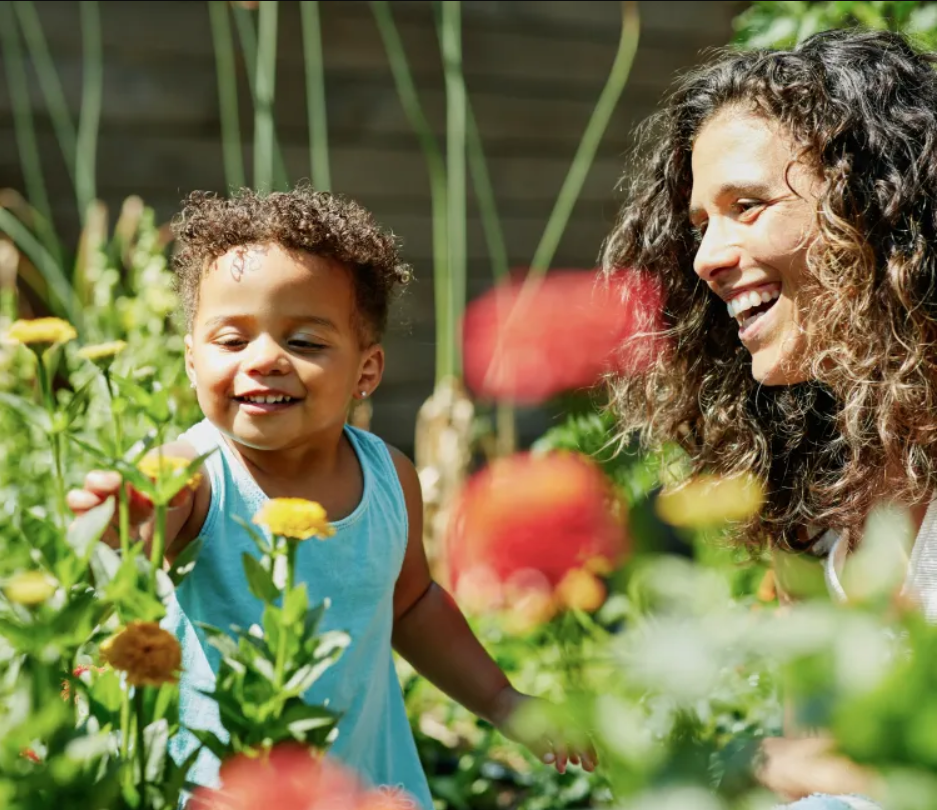 Celebration-of-life_parent-and-child-in-garden