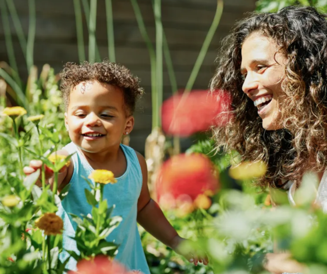 Celebration-of-life_parent-and-child-in-garden